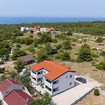 Juli Apartmán Vir