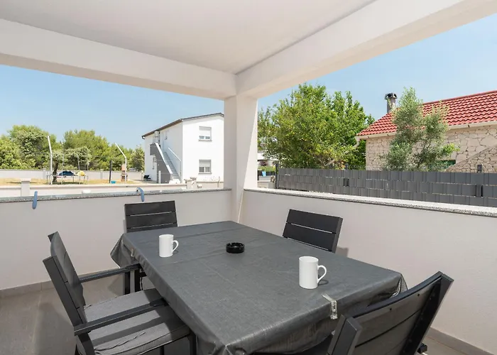 Juli Appartement Vir